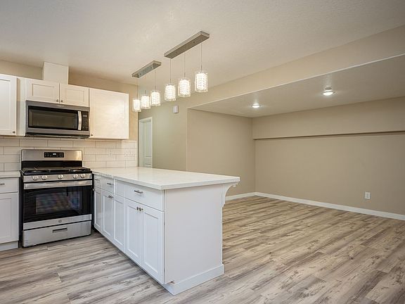 5th image of 15229 E Burnside St #B