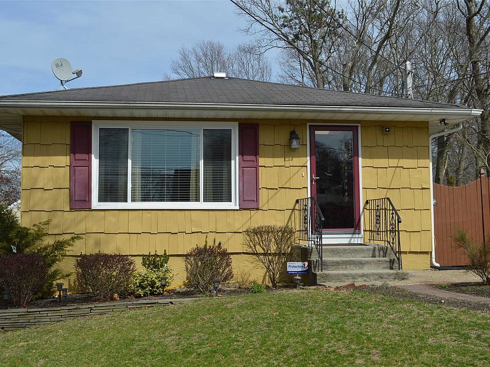 1st image of 7 Lidge Dr