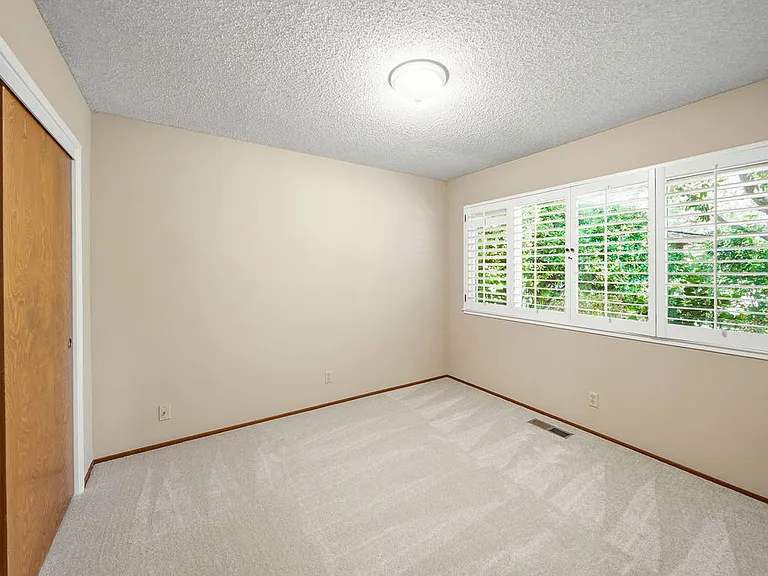 1911 Chateau Ct — Photo 14
