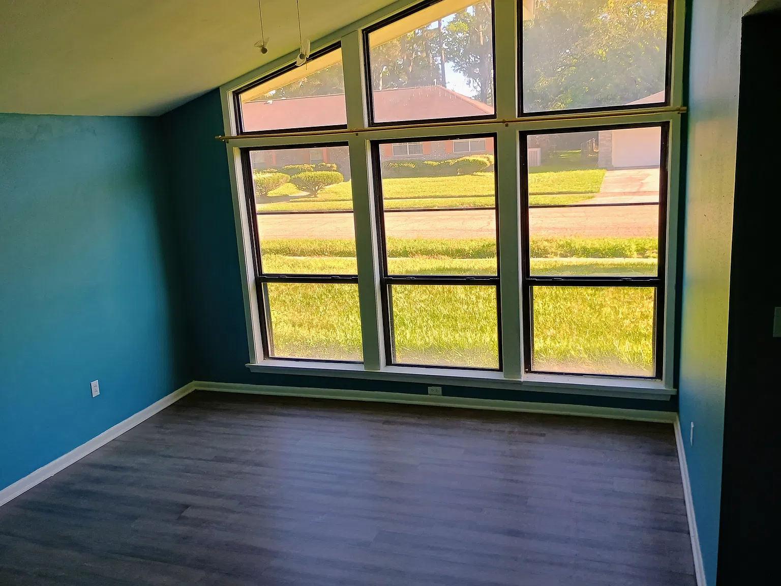 4 bed, 2800 sqft, $2,300 — Photo 4