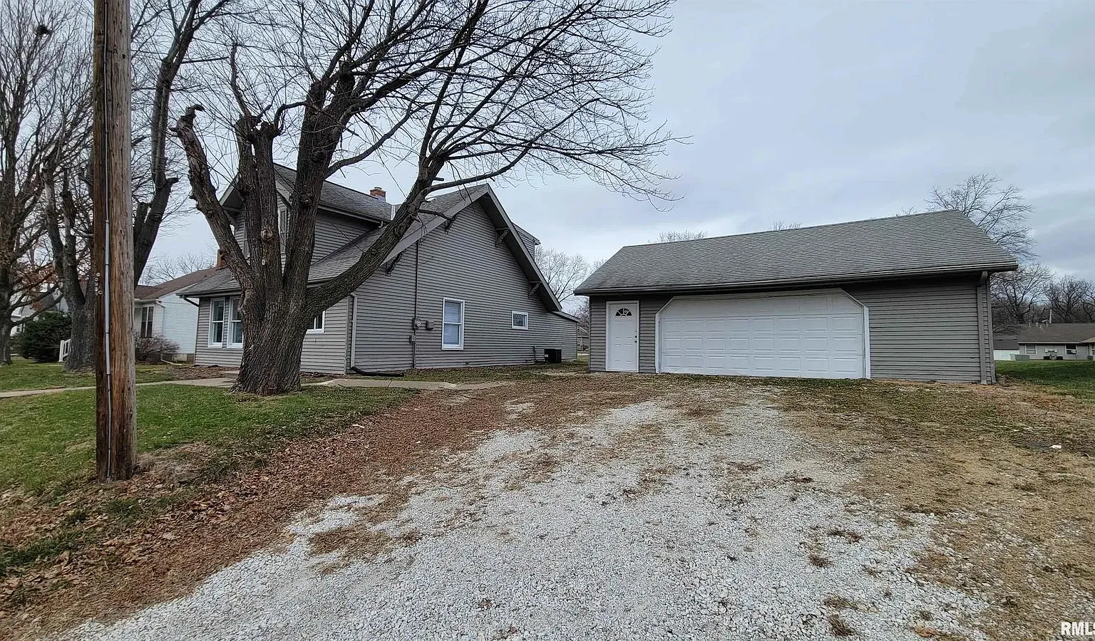 3 bed, 1.5 bath, 1677 sqft, $1,497 — Photo 2