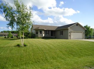 1258 Radcliff Rd, Neenah, WI 54956