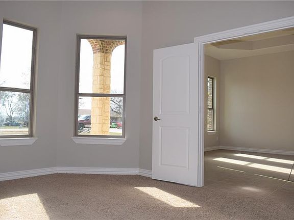 5th image of 827 Bayport Dr
