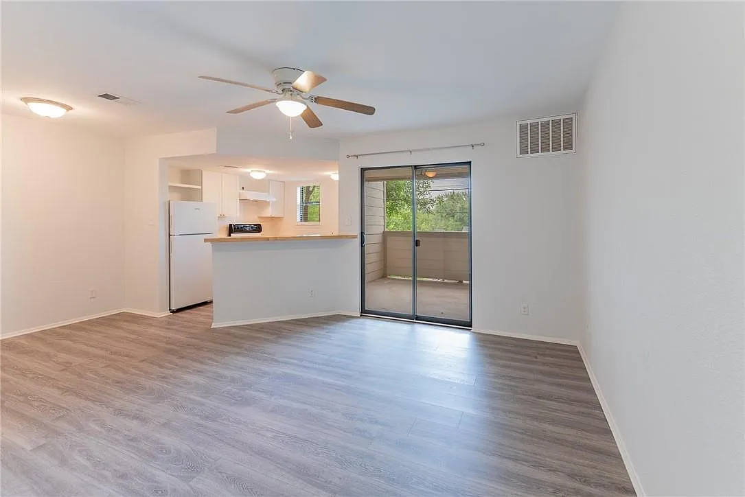1 bed, 1.0 bath, 499 sqft, $1,000 — Photo 1