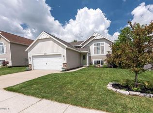 3851 Pfeiffer Woods Ct SE, Kentwood, MI 49512