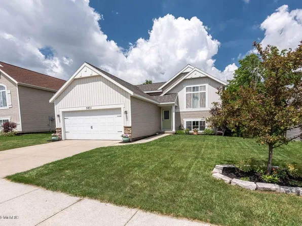 3851 Pfeiffer Woods Ct SE, Kentwood, MI 49512
