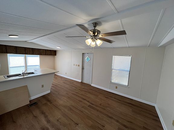 5th image of 410 W Hope Dr #3