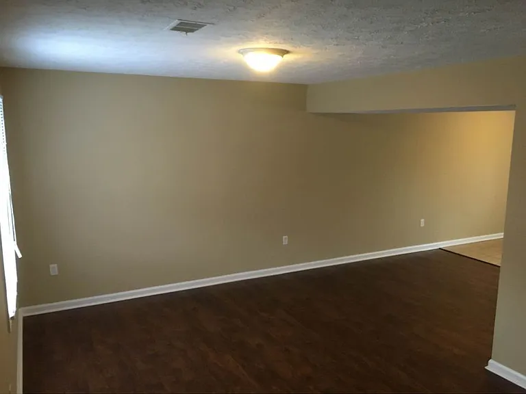 239 Wayne Dr — Photo 3