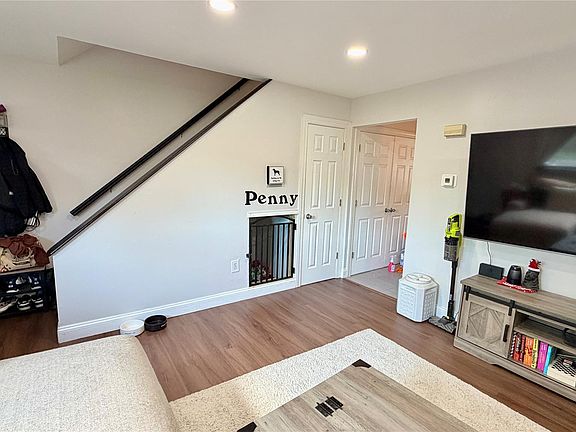 3rd image of 25 Pierces Road #28