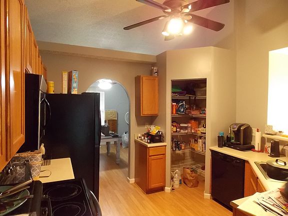 4th image of 240 Essex Pl