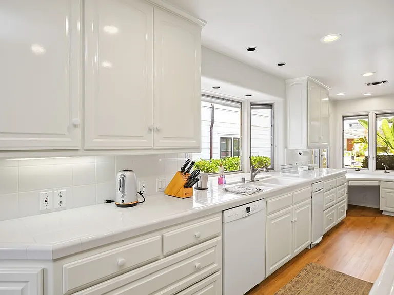 308 Orchid Ave — Photo 4