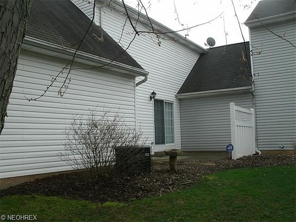3rd image of 1121 Glencove Commons Dr