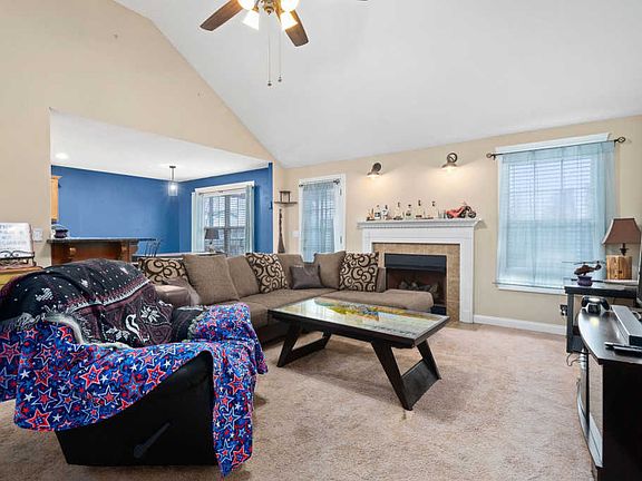 4th image of 696 Fox Trail Ct