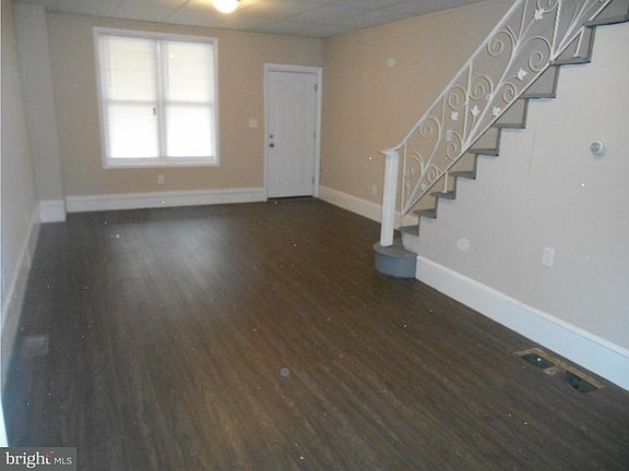 5th image of 1816 E Thayer St