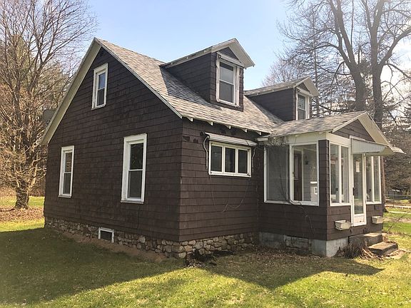 2nd image of 1210 Sunset Dr