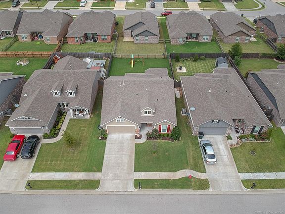 5th image of 14619 E 111th Ct N