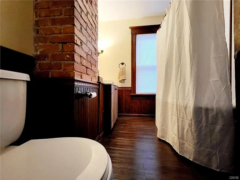37 Niagara St — Photo 29