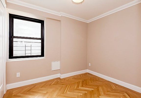 4th image of 305 E 86th St #3DE