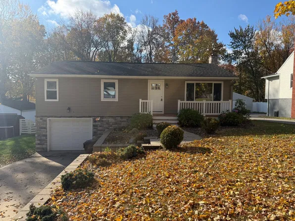 2178 Beach Dr, Akron, OH 44312