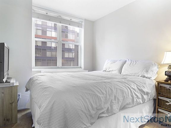4th image of 245 E 54th St APT 25N