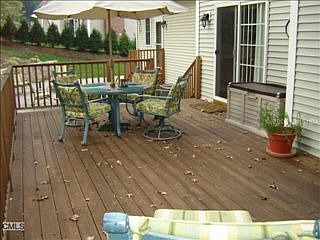 4th image of 32 Spicebush Ln