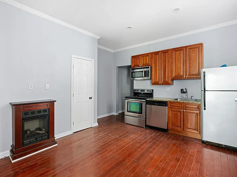 1422 Christian St #2R — Photo 3