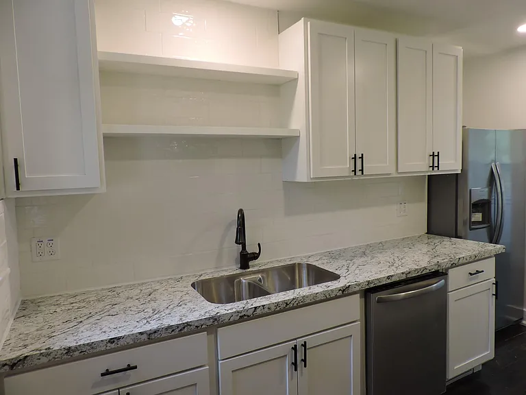 637 Wealthy St SE — Photo 13