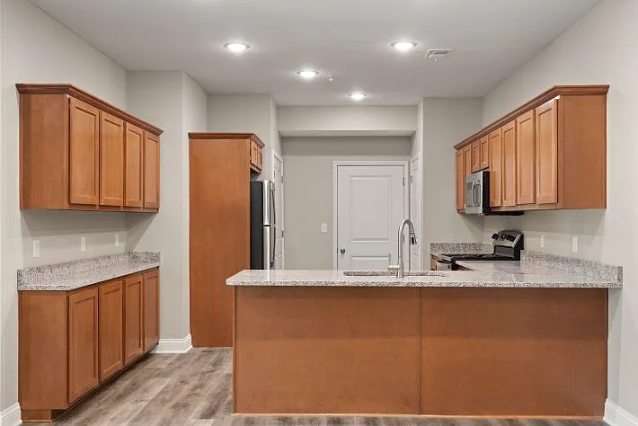 Adelyn Apartments — Photo 6