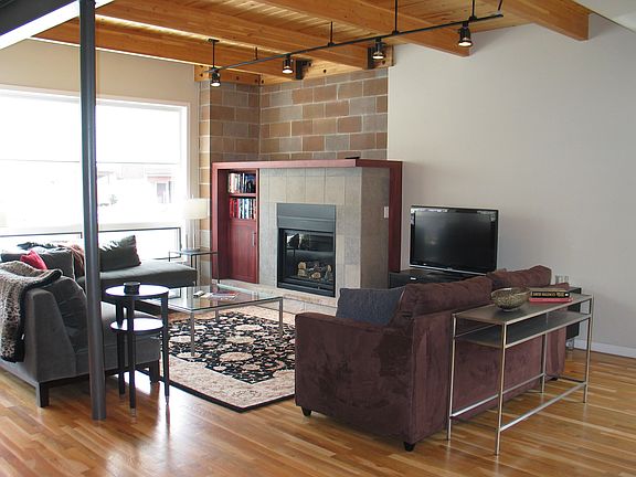 3rd image of 2912 Blackhawk Ct