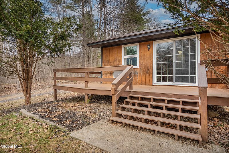 4th image of 103 Beecher Road