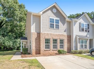 875 Plaza Walk Dr, Charlotte, NC 28215