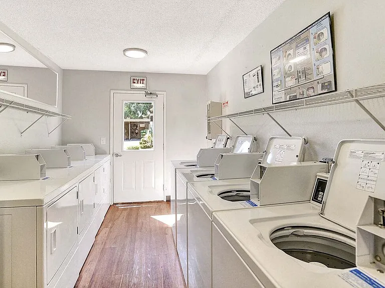 Laundry Facility River Cliff Apartments Milwaukie Oregon