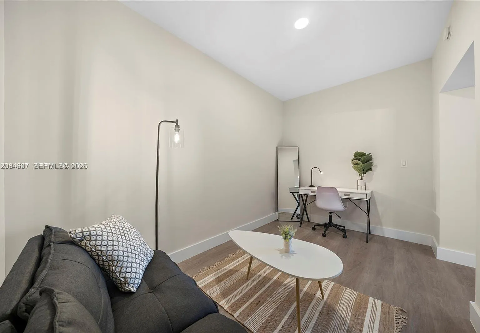 Aesthetic Apartments Condo — Photo 3