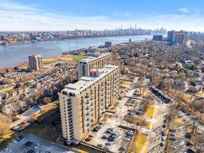 2 Horizon Rd APT 1421, Fort Lee, NJ, 07024