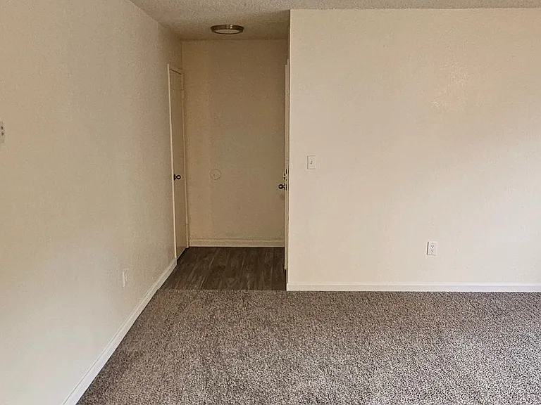 Foxworth Apartments — Photo 76