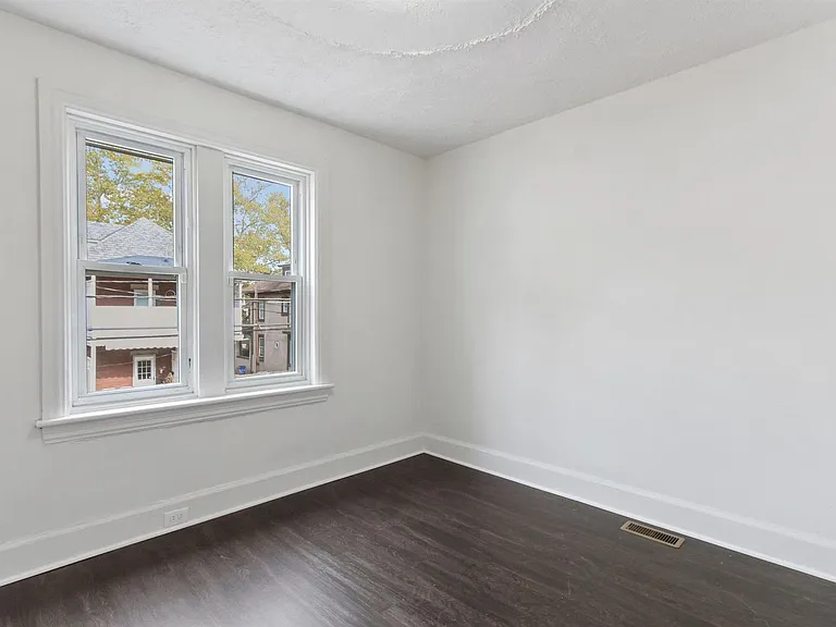 916 May St — Photo 15