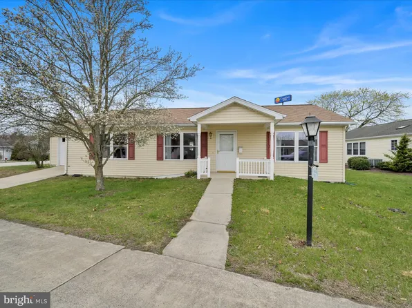 835 Canal Dr, Pine Grove, PA 17963