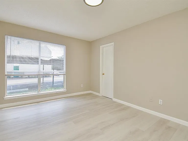 1950 Spenwick Dr #302 — Photo 7