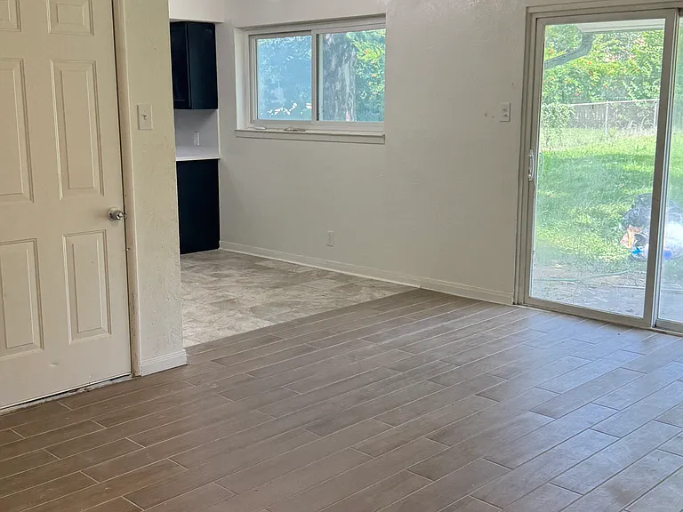748 Oakwood Ave — Photo 4