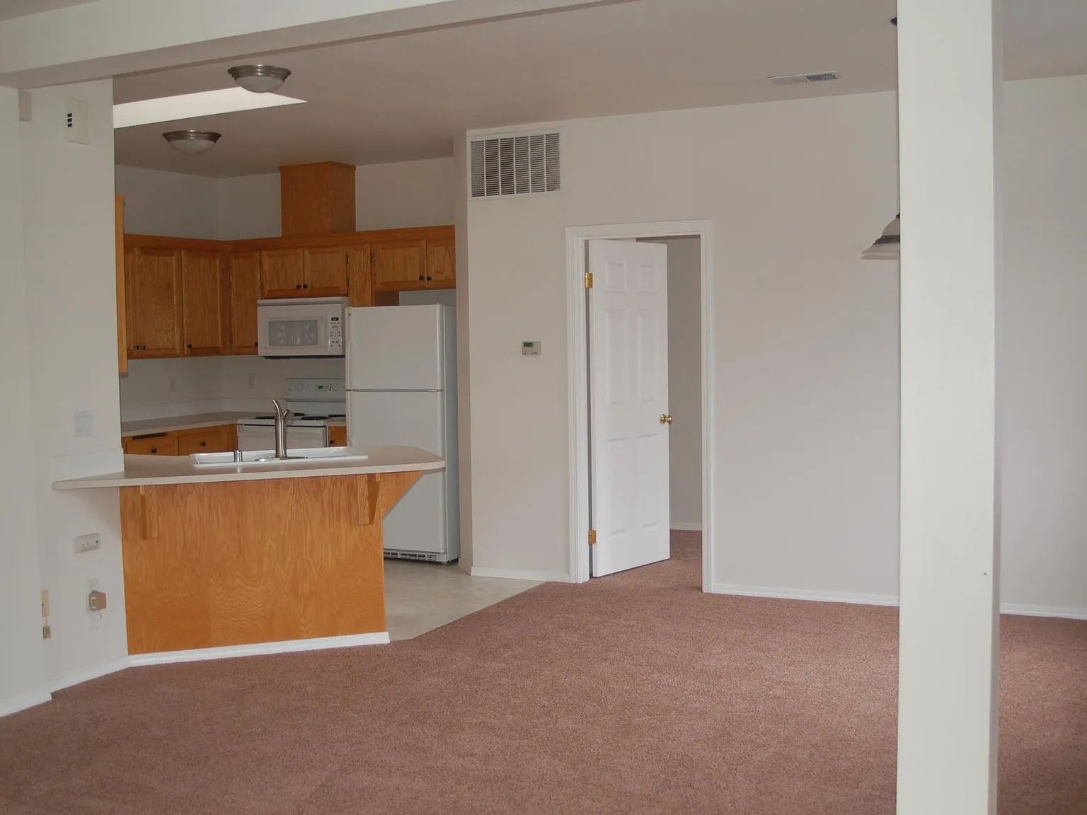 2 bed, 1079 sqft, $2,150 — Photo 3