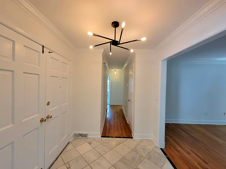 1003 Law Ln — Photo 4