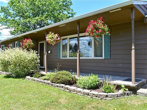 5th image of 36 Laurie Ln