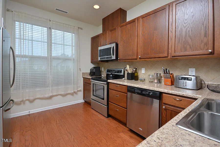 2 bed, 2.5 bath, $1,800 — Photo 2