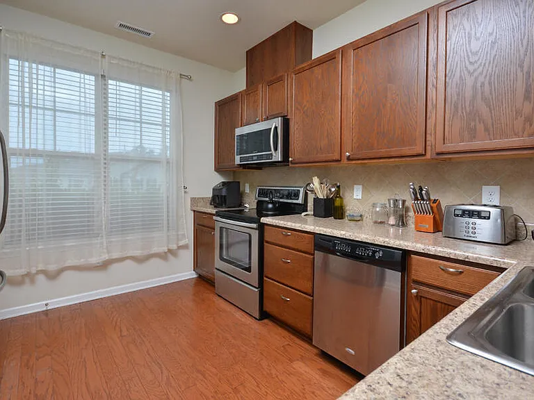 100 Stratford Lakes Dr #324 — Photo 2