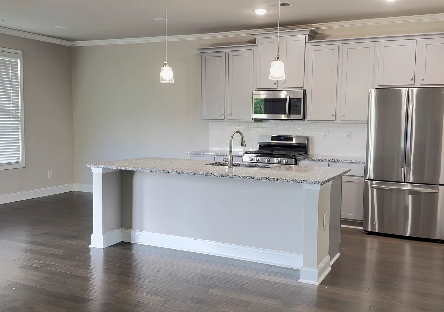 3 bed, 2.5 bath, 2446 sqft, $2,850 — Photo 2