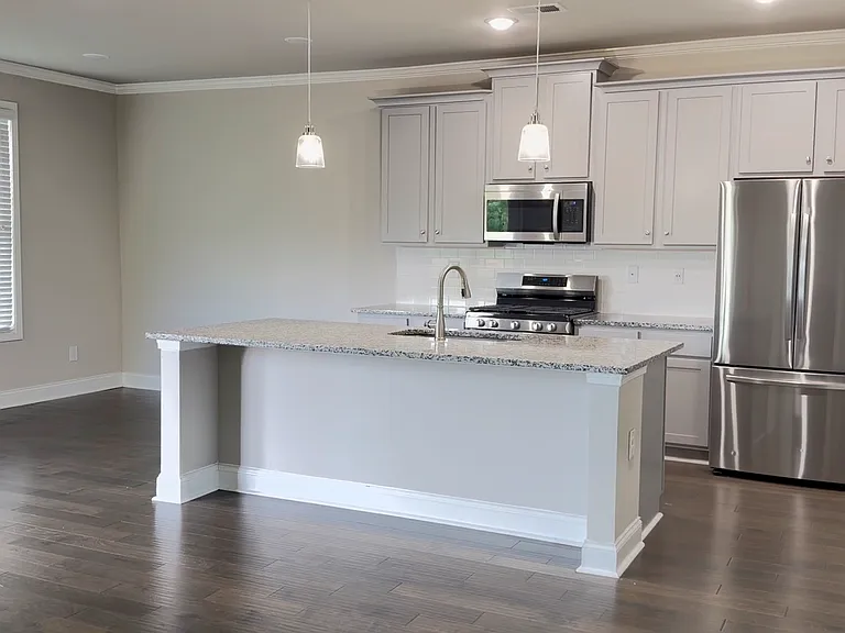 2005 Manor Pointe Dr — Photo 2
