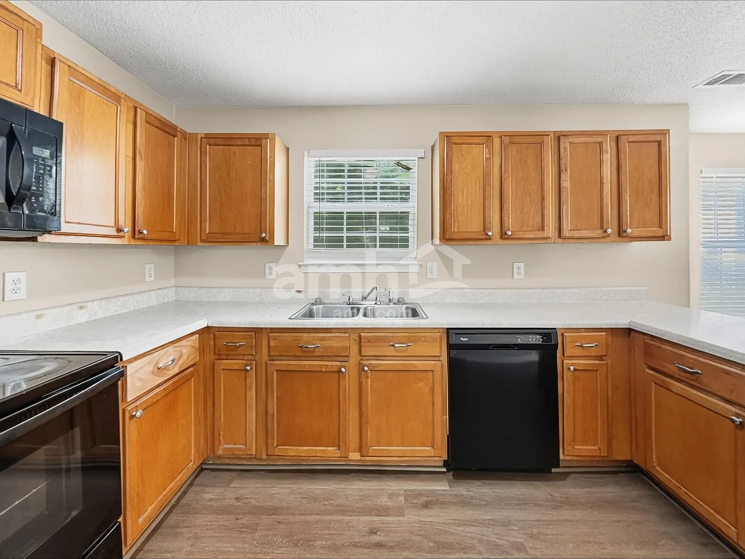4 bed, 2.5 bath, 2176 sqft, $2,245 — Photo 3
