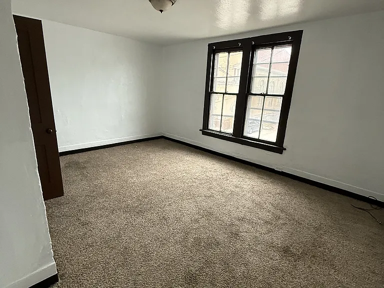 1432 E 33rd St #1 — Photo 3