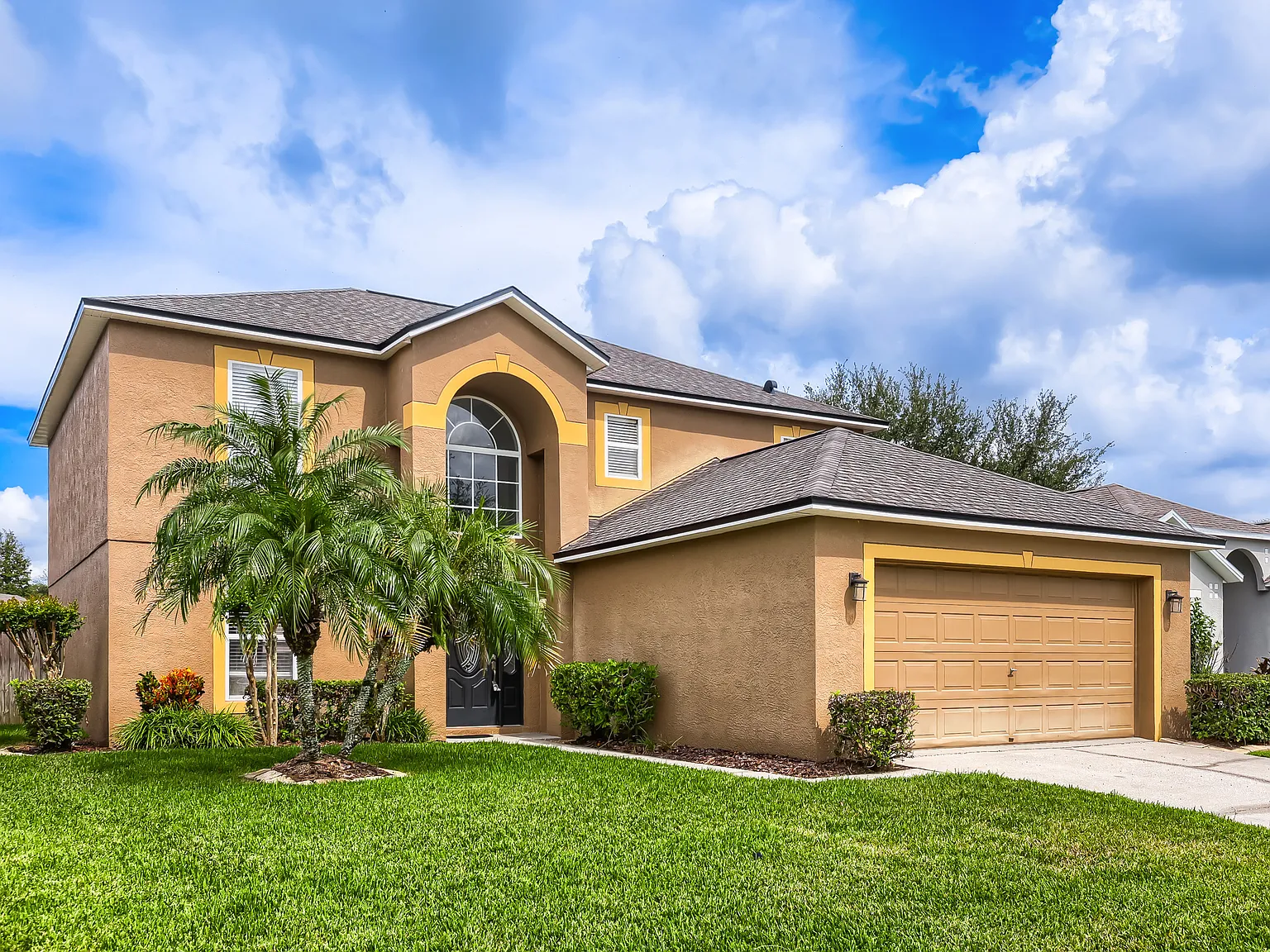4 bed, 2.5 bath, 2156 sqft, $2,600 — Photo 1