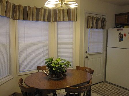 Bay window, eat in kitchen